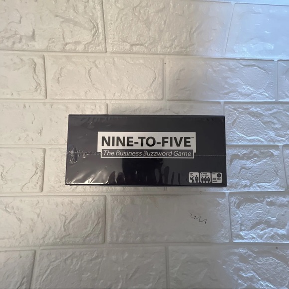 Nine-To-Five - The Business Buzzword Card Game - SEALED - Picture 3 of 4